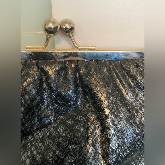 Faux snake print clutch - Picture 2 of 7